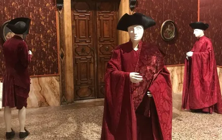 Private Tour: Fabrics and Perfumes