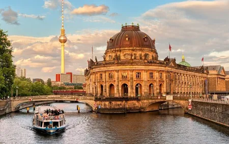 Berlin Spree River Sightseeing Cruise Experience