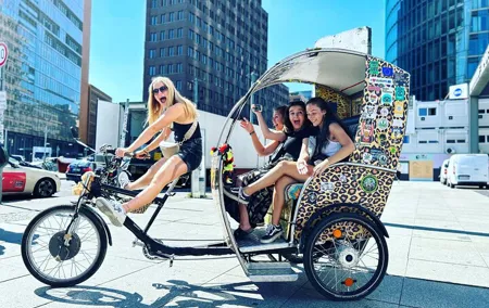 Rickshaw Tours Berlin - Groups of up to 16 people with several rickshaws