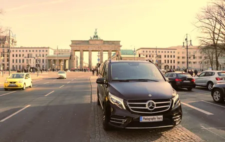 5hours: Guide, Chauffeur & Photographer in Berlin private Tour