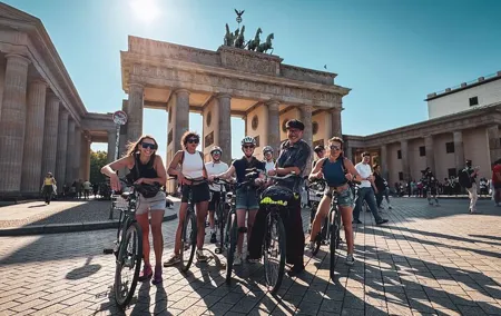 Berlin: Guided Bike Tour to Explore the Highlights