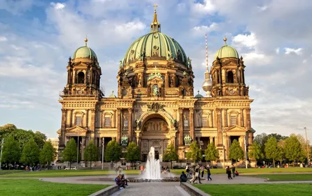 Berlin on Your Own - Deluxe Round Trip from Warnemünde Port