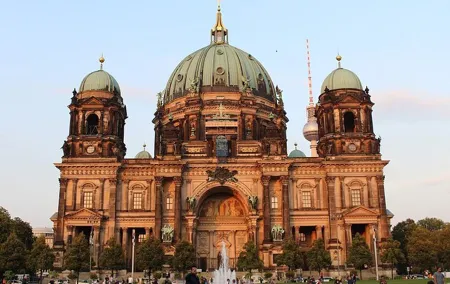 Private 4-hour City Tour of Berlin with driver & official guide w/ Hotel pick up