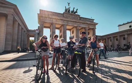 Berlin: Guided Private Bike Tour to Explore the Highlights