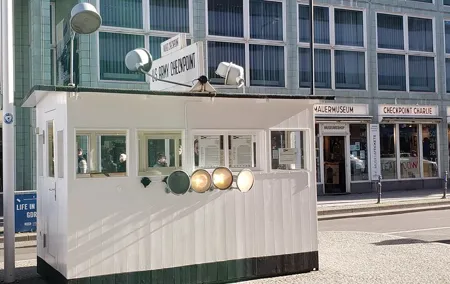 Private Walking Tour: Berlin Wall, Cold War and Checkpoint Charlie