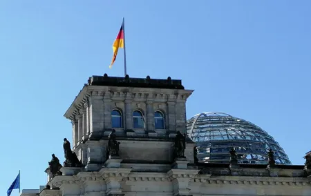 Express Tour Government District plus Visit Reichstag with Dome