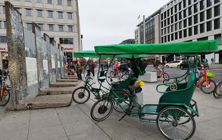 Private Berlin Rickshaw and guide most essensial (Guests Cruise)