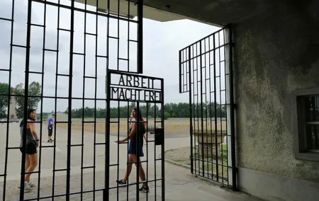 Sachsenhausen Concentration Camp Memorial - Private Tour with Public Transport
