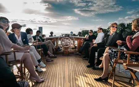 Evening aperitif tour aboard the motor yacht Fitzgerald