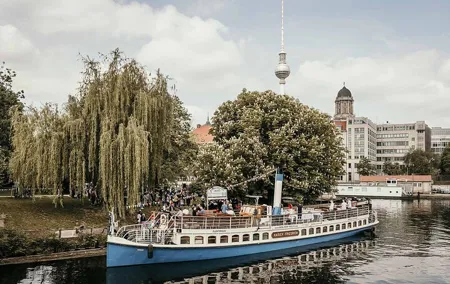 1-hour Sightseeing Boat Cruise Through Historic City Center