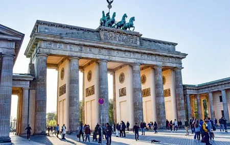 Explore Berlin History and Highlights Sightseeing Walking Tour