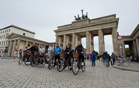 Berlin : The best bike tour with a Berlin guide and insider tips