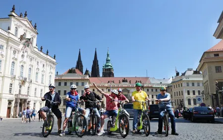 Live-Guided 180 min Glorious e-Scooter and eBike tour