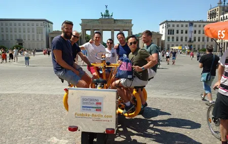Berlin : Guided Private Sightseeing Tours with Funbikes, Teambikes