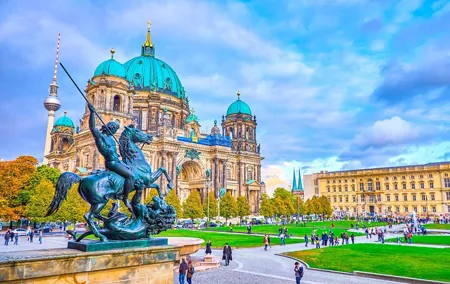 Full Day Tour of Berlin from Warnemunde and Rostock Cruise Port