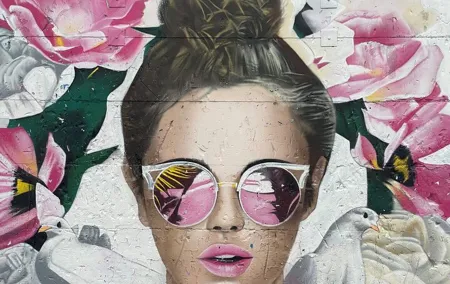 Berlin Street Art Tour with Graffiti, Murals, and Urban Culture