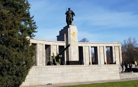 Private Third Reich Walking Tour of Berlin