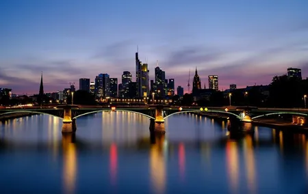 Private Transfer from Berlin to Frankfurt, 2 hours of Sightseeing, local driver