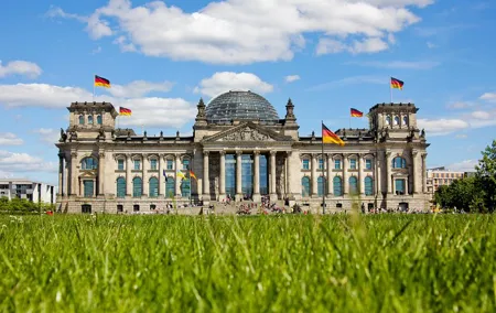 Best of Berlin by Car: Private 6-hour Tour with a Vehicle