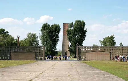 Private Tour in Sachsenhausen Concentration Camp from Berlin