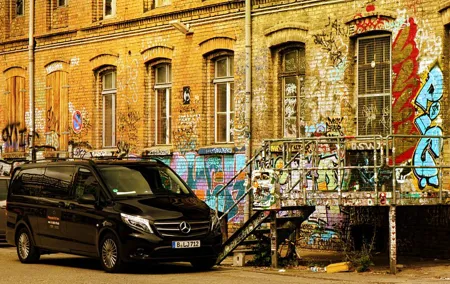 4h Graffiti Private City Tour with Vehicle and Photographer Guide