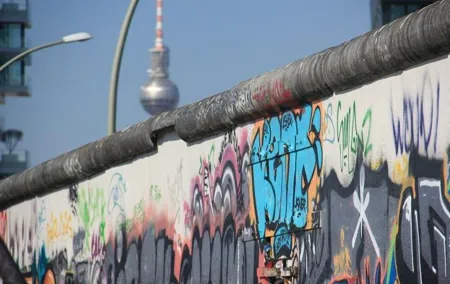 Small-Group Berlin Sightseeing and Food Tour of Prenzlauer Berg and Mitte