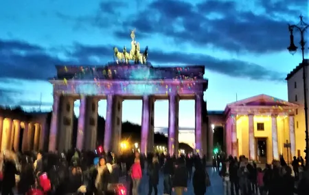 Festival of Light Berlin Rickshaw Tour start Brandenburger tor