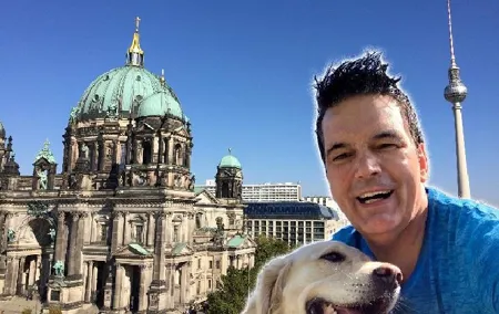 Private Taxi Tour of City East History and Architecture 2-3h