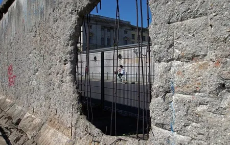 Self-Guided Audio Tour-The Fall of the wall: A light for humanity