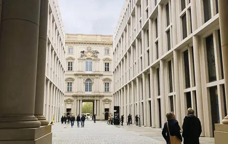 Quiz and fall in love on the Museum Island in Berlin