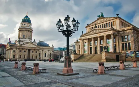 1-way private transfer Berlin to Karlovy Vary - Mercedes Benz - up to 7 persons