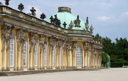 Guided Spanish Tour of Potsdam Discover its Beauty