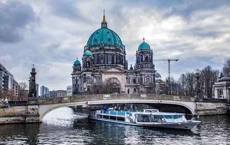 Private 5-hour Walking Tour of Berlin's Greatest Stories