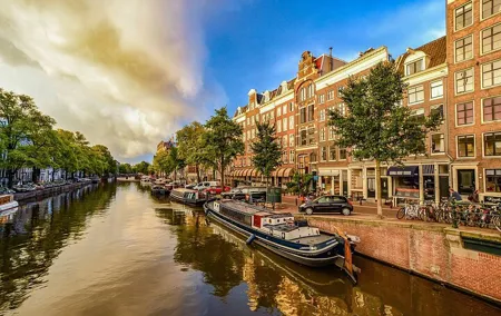 Private Transfer from Berlin to Amsterdam with 2h of Sighseeing