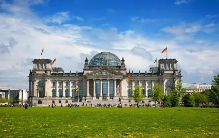 Private Tour: Exploring Berlin Sights by Car with photo stops