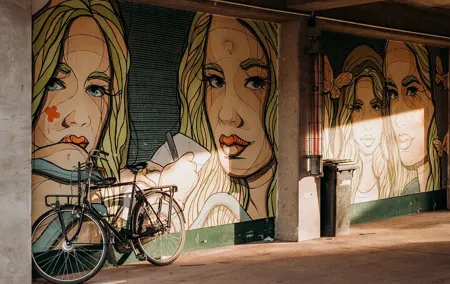 Private Berlin Bike Tour - East and West Berlin with Local Guide