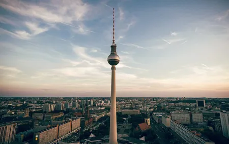 Layover in Berlin a Private Tour with a local: Best Highlights of Berlin
