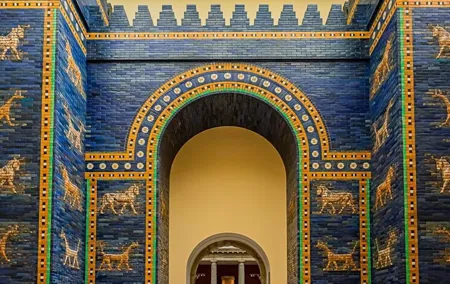 Berlin Historic Sights Guided Tour with Museum Island Pass