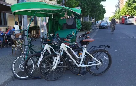 Private Guide 1 Rickshaw (E)Bikes & Scooters Up to 7 Person