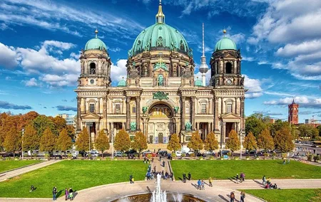 Private 4-hour walking tour of Berlin with official tour guide