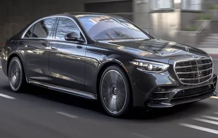 Berlin City Departure Private Transfer to Berlin Train Station in Luxury Car