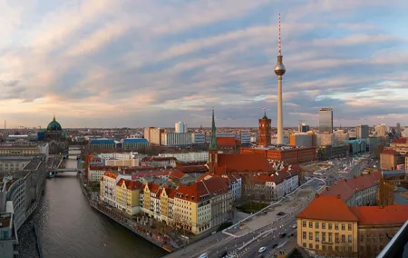 Berlin To The Max Full Day Photography Tour