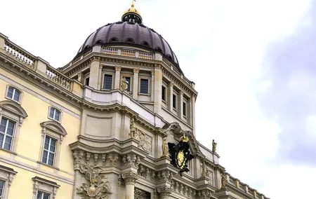 Quiz and fall in love in Berlin on Museum Island