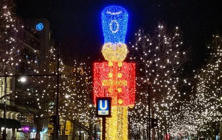 Christmas market lights tour with free mulled wine
