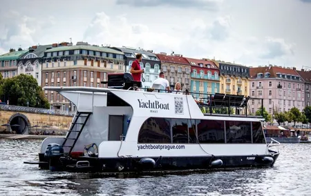 Private 3 Hour Prague Cruise with Unlimited Beer or Prosecco