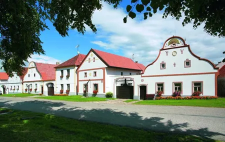 Private one way Sightseeing transfer from Cesky Krumlov to Prague