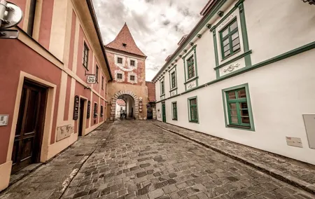 Explore Cesky Krumlov in 60 minutes with a Local