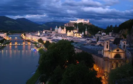 Daily Door to door Shared Shuttle bus from Cesky Krumlov to Salzburg