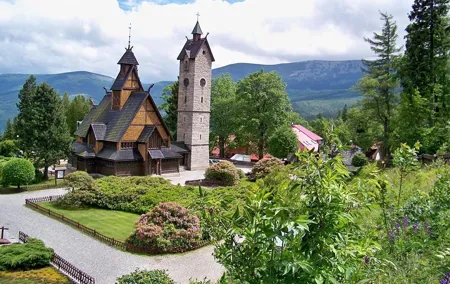 Wroclaw Day Tour to Giant Mountains, Karpacz, Palaces Valley