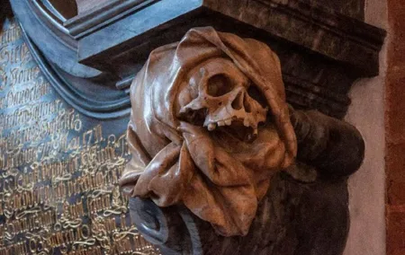 The Mysterious Wroclaw – Evening Tour with Thrills (2 h)